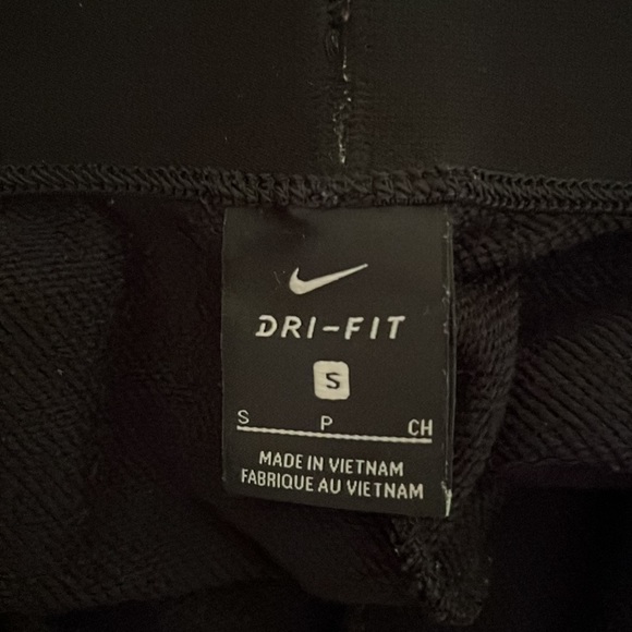 Nike Black Cropped Sweatpants - Picture 4 of 4